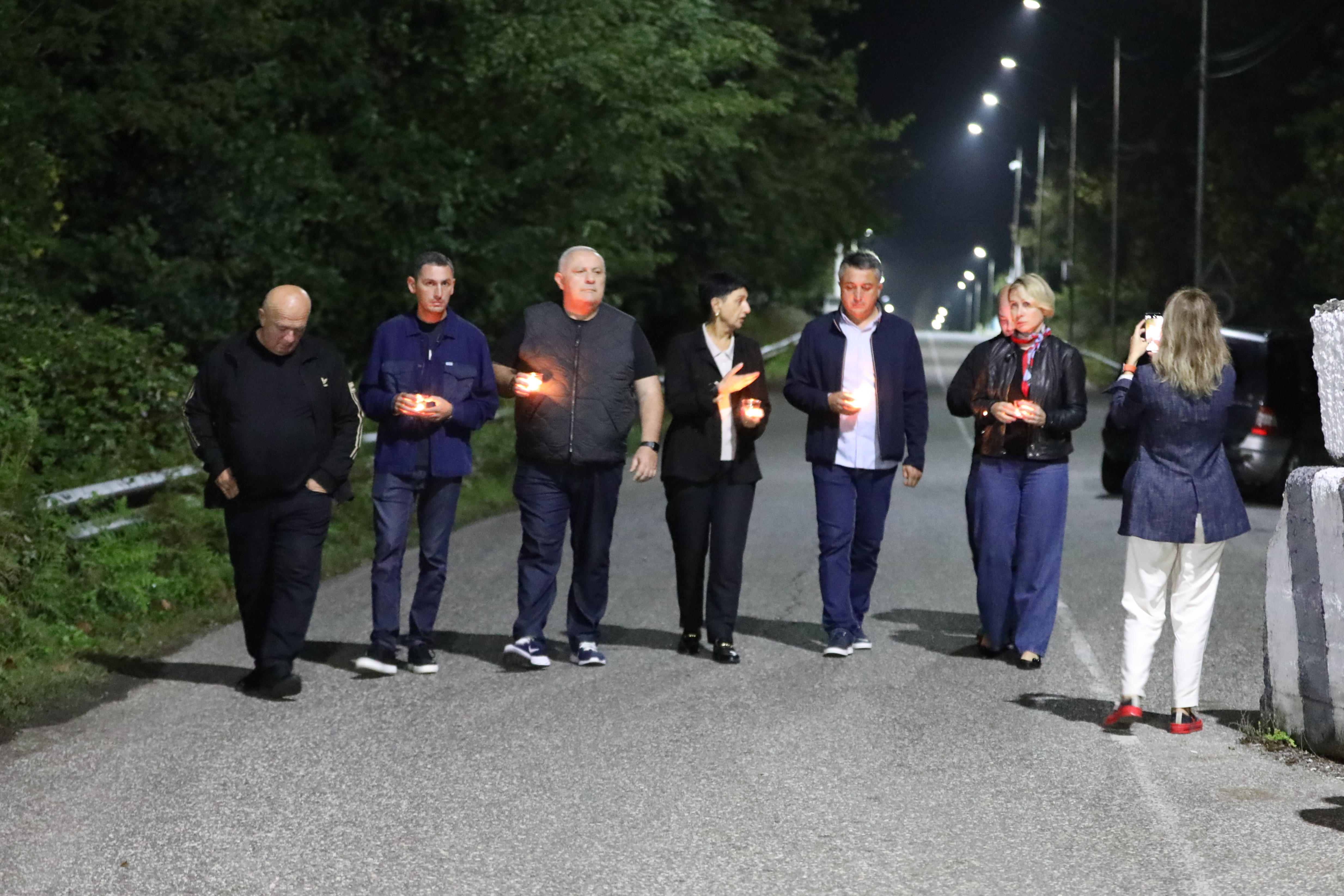 „ქართული ოცნების“ წევრებმა სოხუმის დაცემის დღე საოკუპაციო  ხაზთან მდებარე სოფელ რუხში, სიმბოლური შეკრებით გაიხსენეს