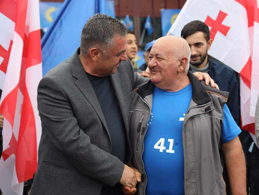 პარტია „ქართული ოცნება - დემოკრატიული საქართველოს“ დელეგატი დავით შერაზადიშვილი წინასაარჩევნო კამპანიის ფარგლებში  ბოლნისის მოსახლეობას შეხვდა