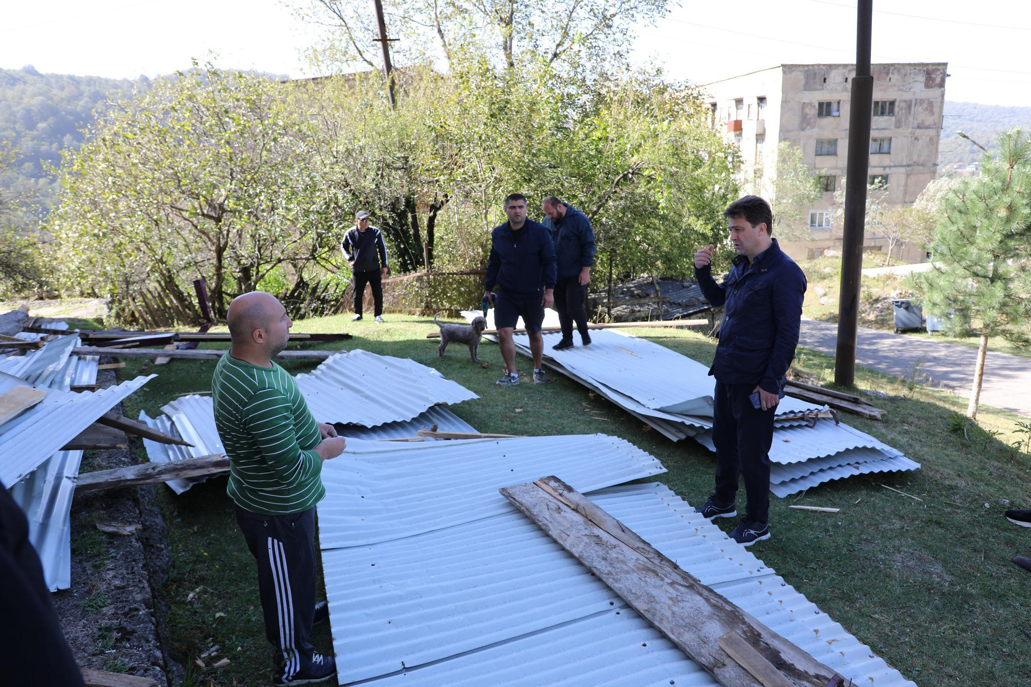 ტყიბულში სტიქიამ პრობლემები შექმნა - ძლიერმა ქარმა 23 საცხოვრებელ სახლს სახურავი გადახადა