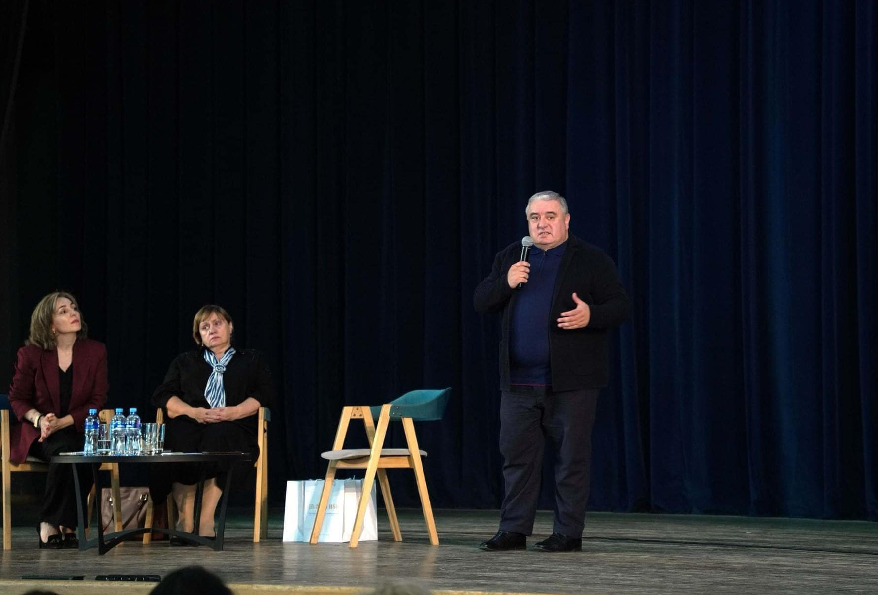 ჯაბა სამუშია ქართულ ენაში მომზადების საგანმანათლებლო პროგრამის „1+4“ სტუდენტებს შეხვდა