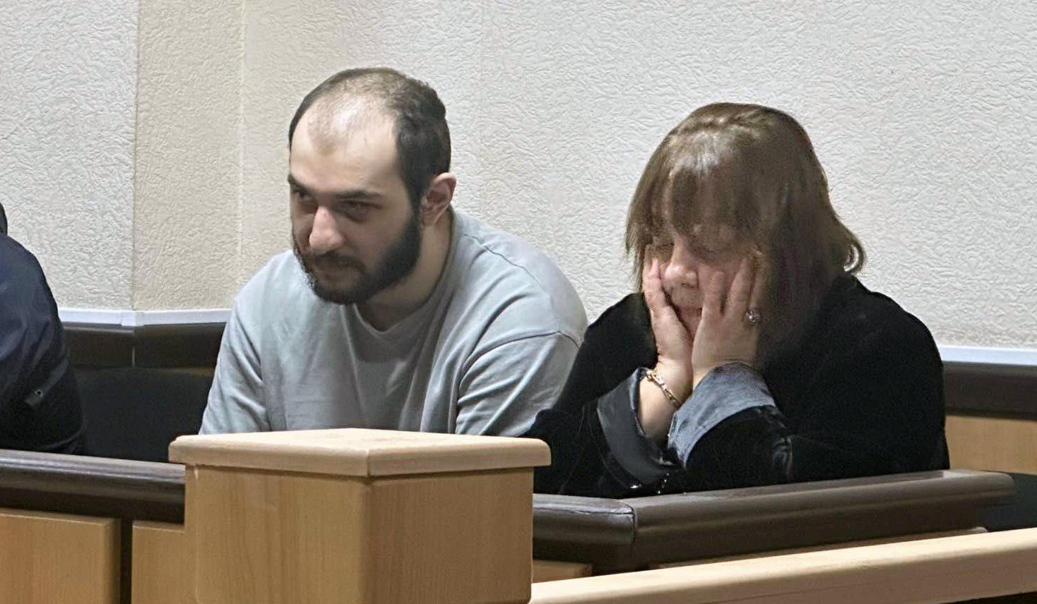 23 წლის გიორგი საყურაშვილის მკვლელობის საქმის პროკურორის განცხადებით, მირიან თოხაძემ დანაშაული ალკოჰოლური თრობის ქვეშ ჩაიდინა, ზოგადად კი „ბრალდებული ძალადობრივი დამაშაულის ჩადენისკენაა მიდრეკილი“