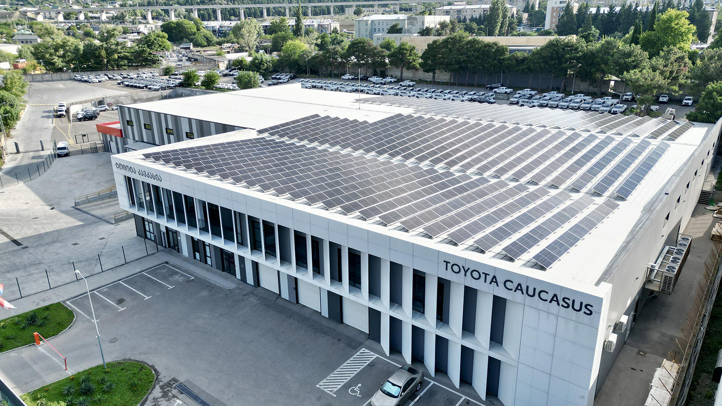 ტოიოტა კავკასიამ ავჭალის საწყობის ტერიტორია მზის პანელებით აღჭურვა