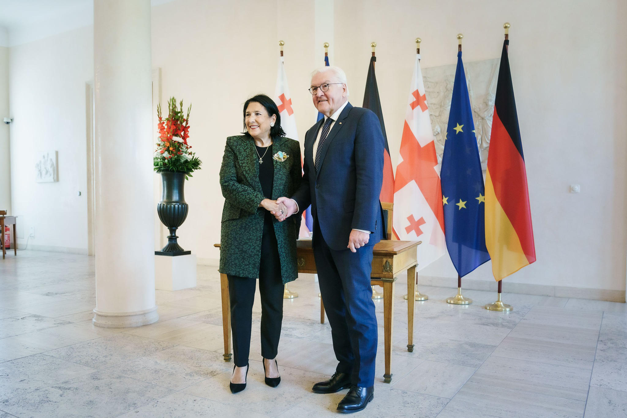 ადმინისტრაცია - სალომე ზურაბიშვილმა გერმანიის პრეზიდენტთან ისაუბრა ქვეყანაში შექმნილ წინასაარჩევნო გარემოზე, რომელიც ინსპირირებულია რუსეთისაგან - შტაინმაიერმა იმედი გამოთქვა, რომ საქართველოში პროევროპული ძალები გაიმარჯვებენ