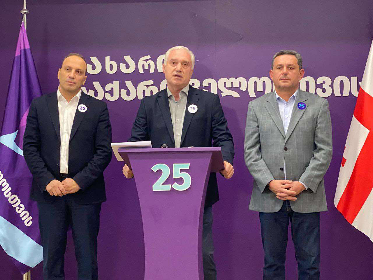 ზვიად ძიძიგური - დღეს ვდგავართ იქ, სადაც ვიდექით 12 წლის წინ - გამოსავალი ერთია: არც ბიძინა და არც მიშა