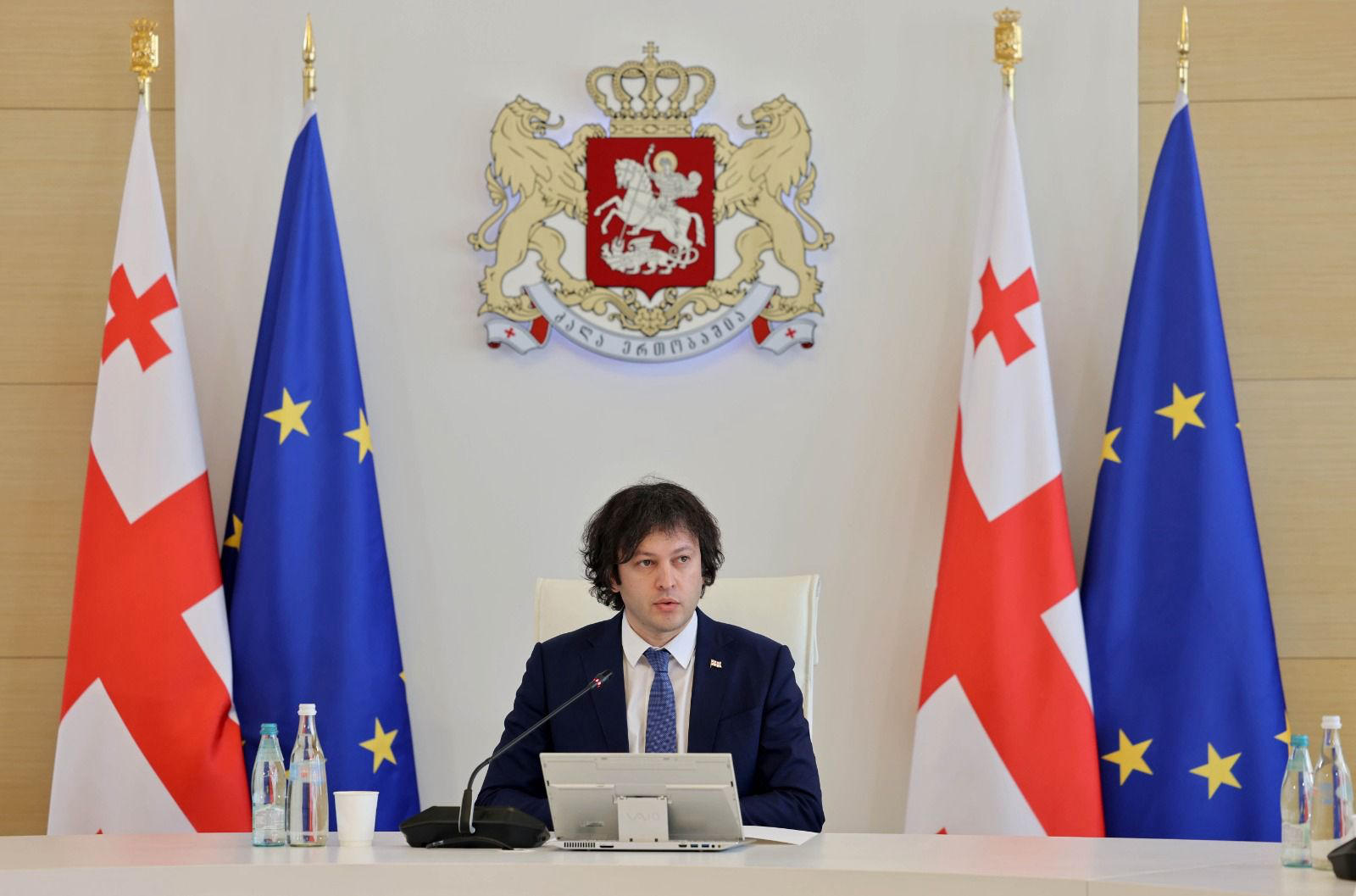 ირაკლი კობახიძე ანტიკორუფციულ ბიუროს მოუწოდებს, „საერთაშორისო გამჭვირვალობასა" და "გაცხადებული საარჩევნო მიზნის მქონე ორგანიზაციად აღიარებულ სხვა სუბიექტებთან" დაკავშირებული გადაწყვეტილება შეცვალოს