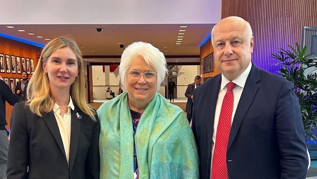 თინა ბოკუჩავა და გიგი წერეთელი მარინა კალიურანტს შეხვდნენ