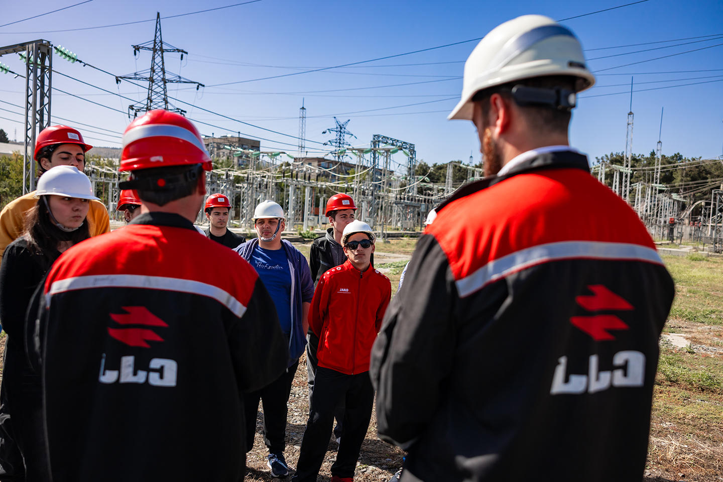„საქართველოს სახელმწიფო ელექტროსისტემის“ სათავო ოფისს თბილისის 31-ე საჯარო სკოლის მოსწავლეები ეწვივნენ
