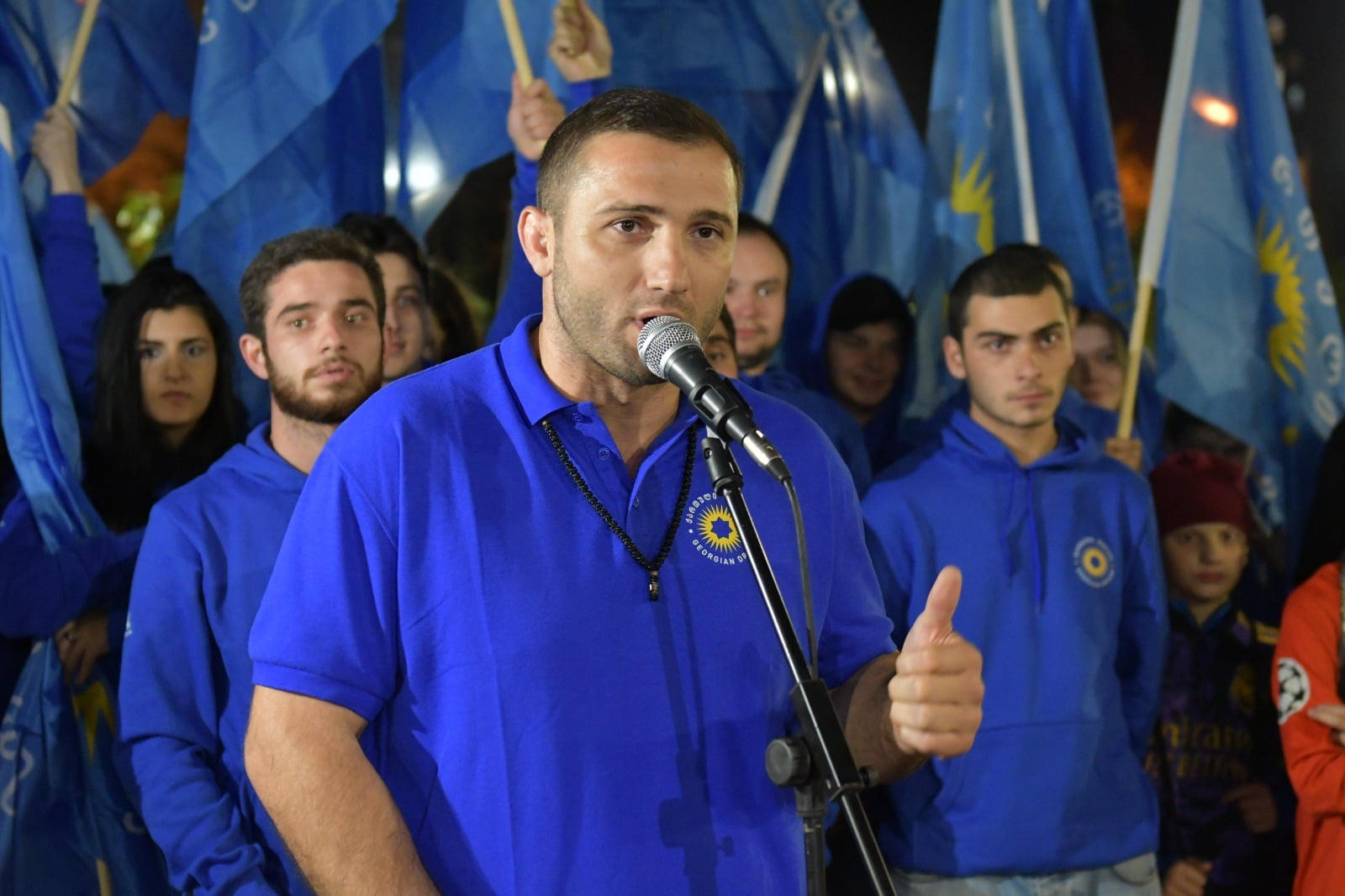 „ქართული ოცნების“ სამგორის რაიონის დელეგატი ვარლამ ლიპარტელიანი რაიონის ახალგაზრდებთან ერთად ვარკეთილის მოსახლეობას შეხვდა