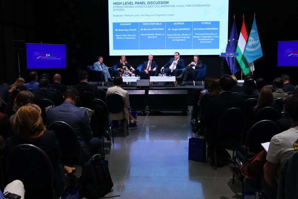 გარემოს დაცვისა და სოფლის მეურნეობის მინისტრის მოადგილე თენგიზ ნასარიძე ქალაქ ბუდაპეშტში კონფერენციაზე „სურსათის დანაკარგებისა და ნარჩენების შემცირება“ სიტყვით გამოვიდა