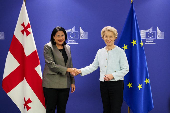 სალომე ზურაბიშვილი - ურსულა ფონ დერ ლაიენთან შეხვედრაზე ხაზგასმით აღვნიშნე ევროპული მორალური მხარდაჭერის გადამწყვეტი მნიშვნელობა, რათა ქართველმა ხალხმა თავი იზოლირებულად არ იგრძნოს