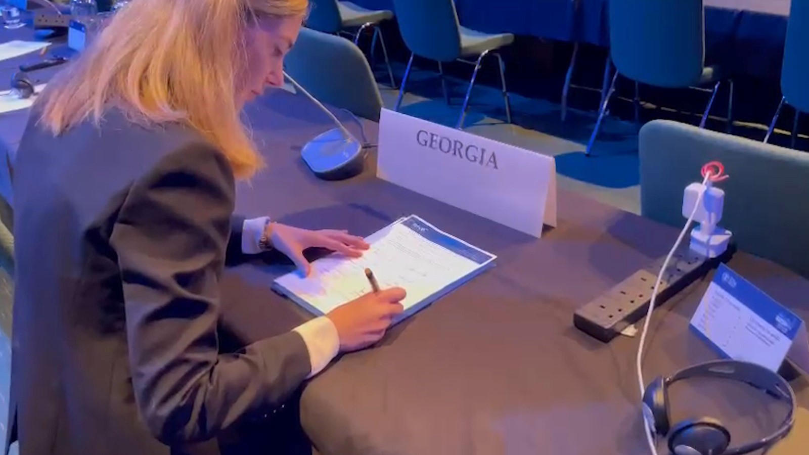 თინა ბოკუჩავა - შევხვდით ეუთოს საპარლამენტო ასამბლეის პრეზიდენტს, მის მოადგილეს, ასევე ამერიკის დელეგაციას და ყველა ხედავს, რომ 26 ოქტომბერი არის შანსი საქართველომ დაიბრუნოს ევროპული პერსპექტივა და უარის უთხრას საერთაშორისო იზოლაციას