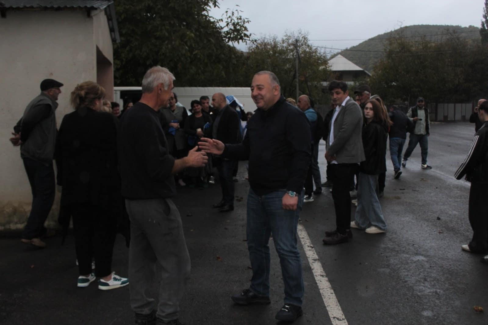 პარტია „ქართული ოცნება - დემოკრატიული საქართველოს“ დელეგატი ზაალ დუგლაძე წინასაარჩევნო კამპანიის ფარგლებში შეხვედრებს ხაშურის მუნიციპალიტეტში აგრძელებს