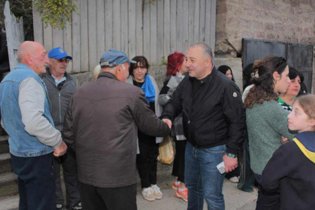 „ქართული ოცნება - დემოკრატიული საქართველოს“ დელეგატი ზაალ დუგლაძე წინასაარჩევნო კამპანიის ფარგლებში შეხვედრებს სურამში აგრძელებს