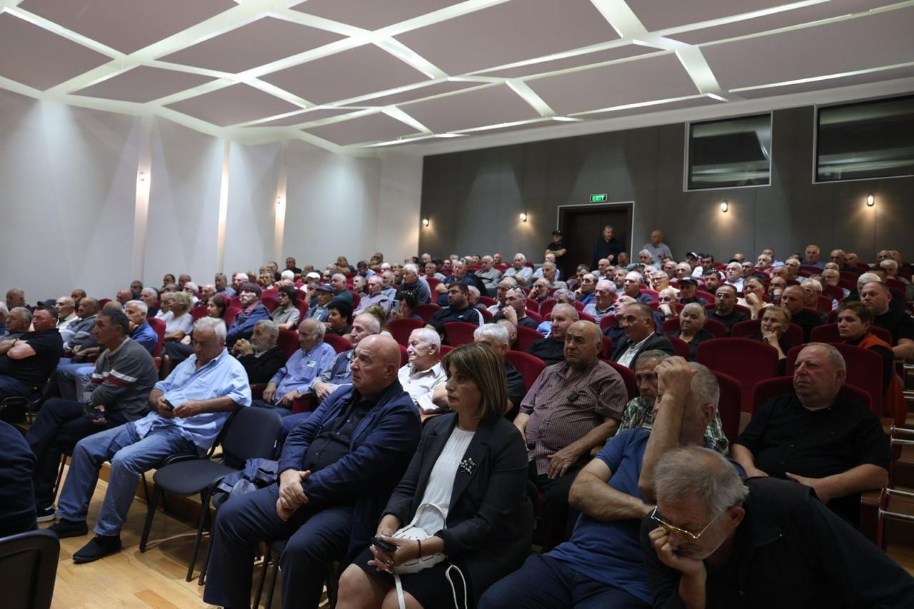 კობა კობალაძე გურიაში ვეტერანებს შეხვდა