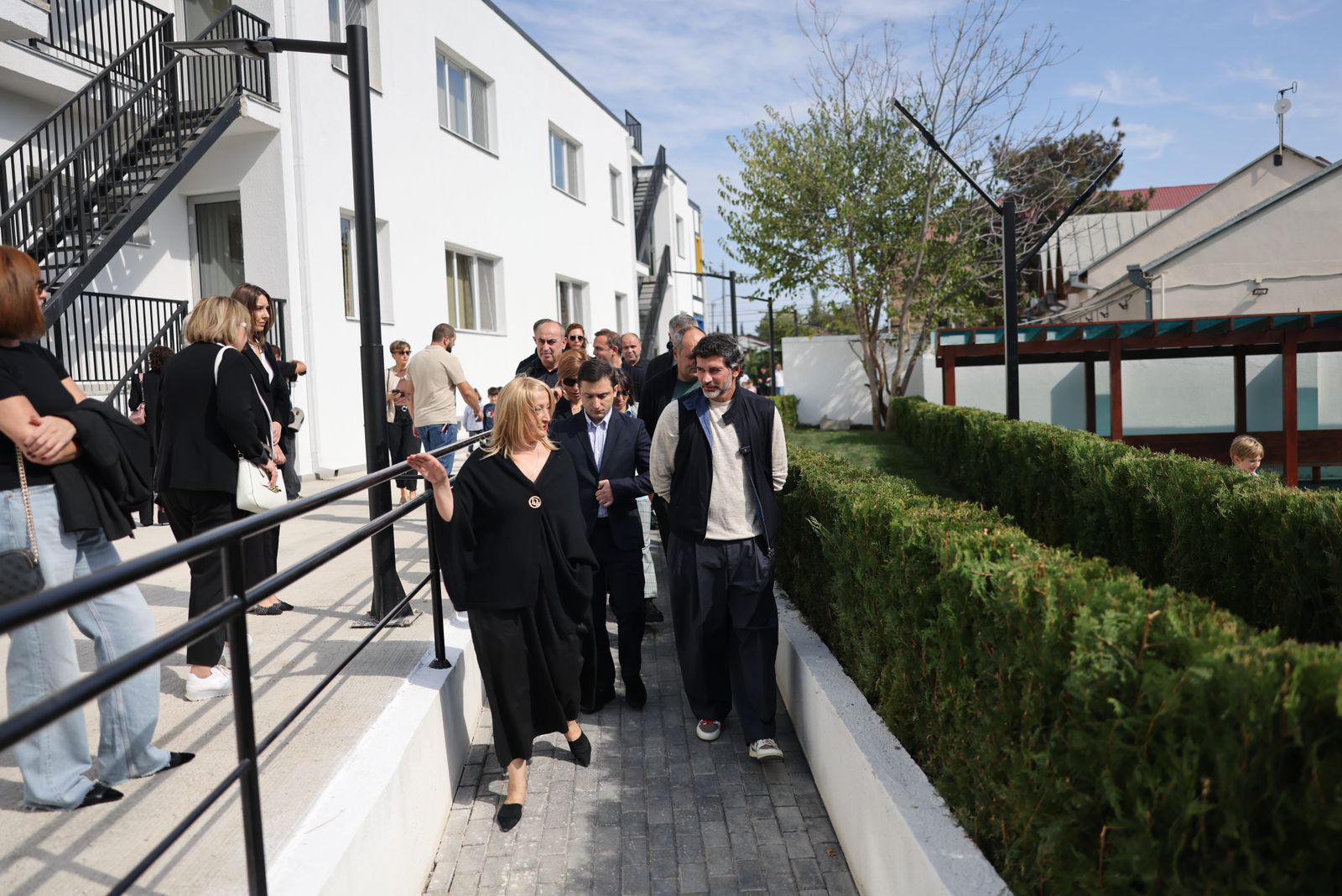 თბილისის მერმა ისნის რაიონში ახლად გახსნილი საბავშვო ბაღი დაათვალიერა