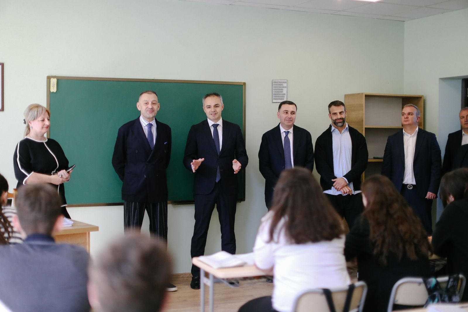 ალექსანდრე წულაძე თბილისის 211-ე საჯარო სკოლის განახლებულ ინფრასტრუქტურას გაეცნო