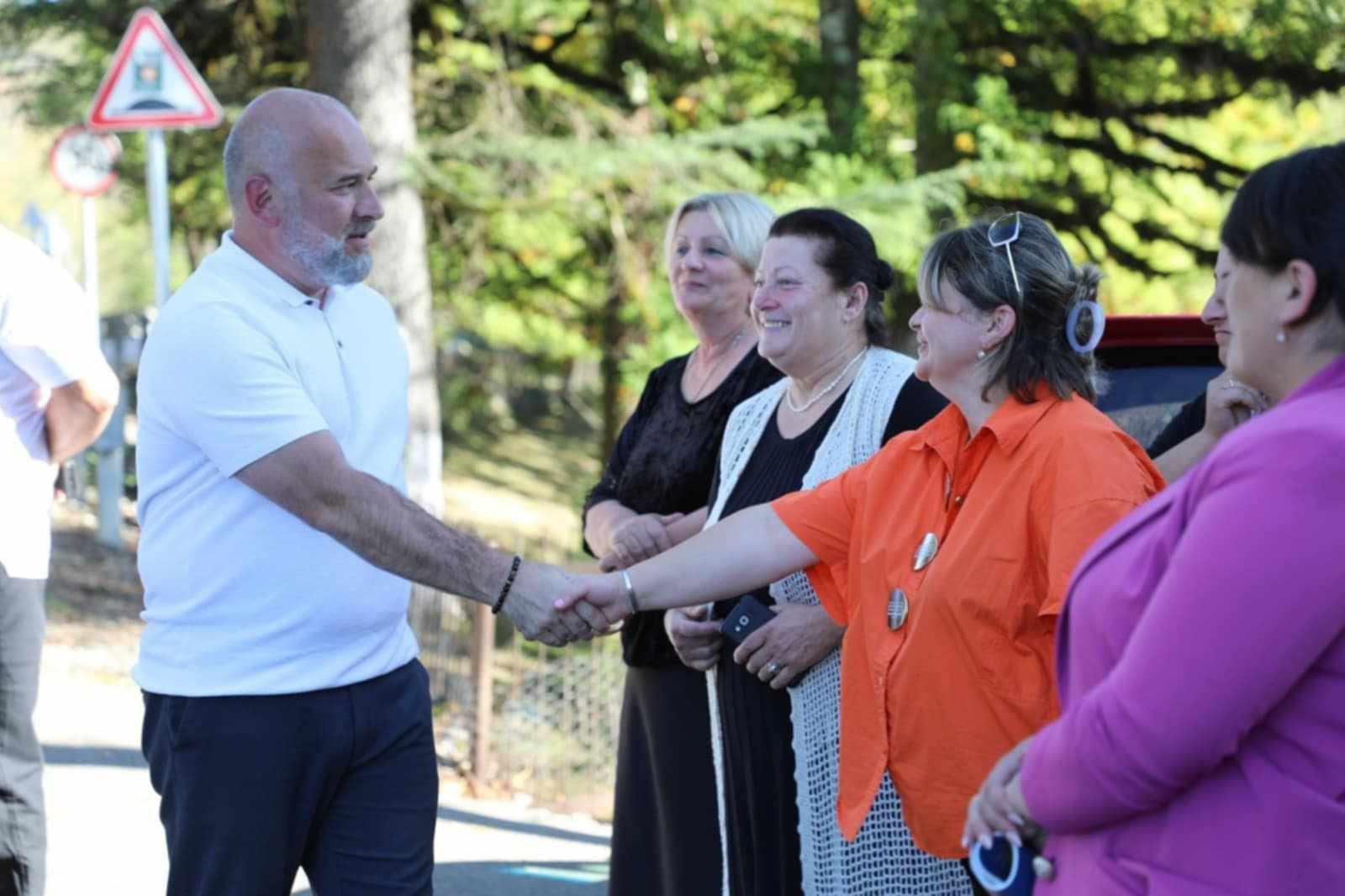 „ქართული ოცნება“ წინასაარჩევნო კამპანიის ფარგლებში ტყიბულის სოფლებში მოსახლეობასთან შეხვედრებს აგრძელებს