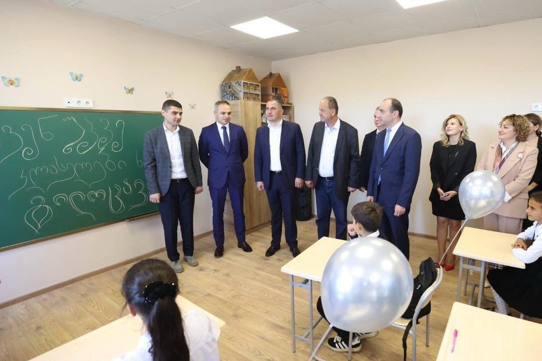 ალექსანდრე წულაძემ ლანჩხუთის მუნიციპალიტეტის სოფელ ღრმაღელის რეაბილიტირებული საჯარო სკოლა გახსნა