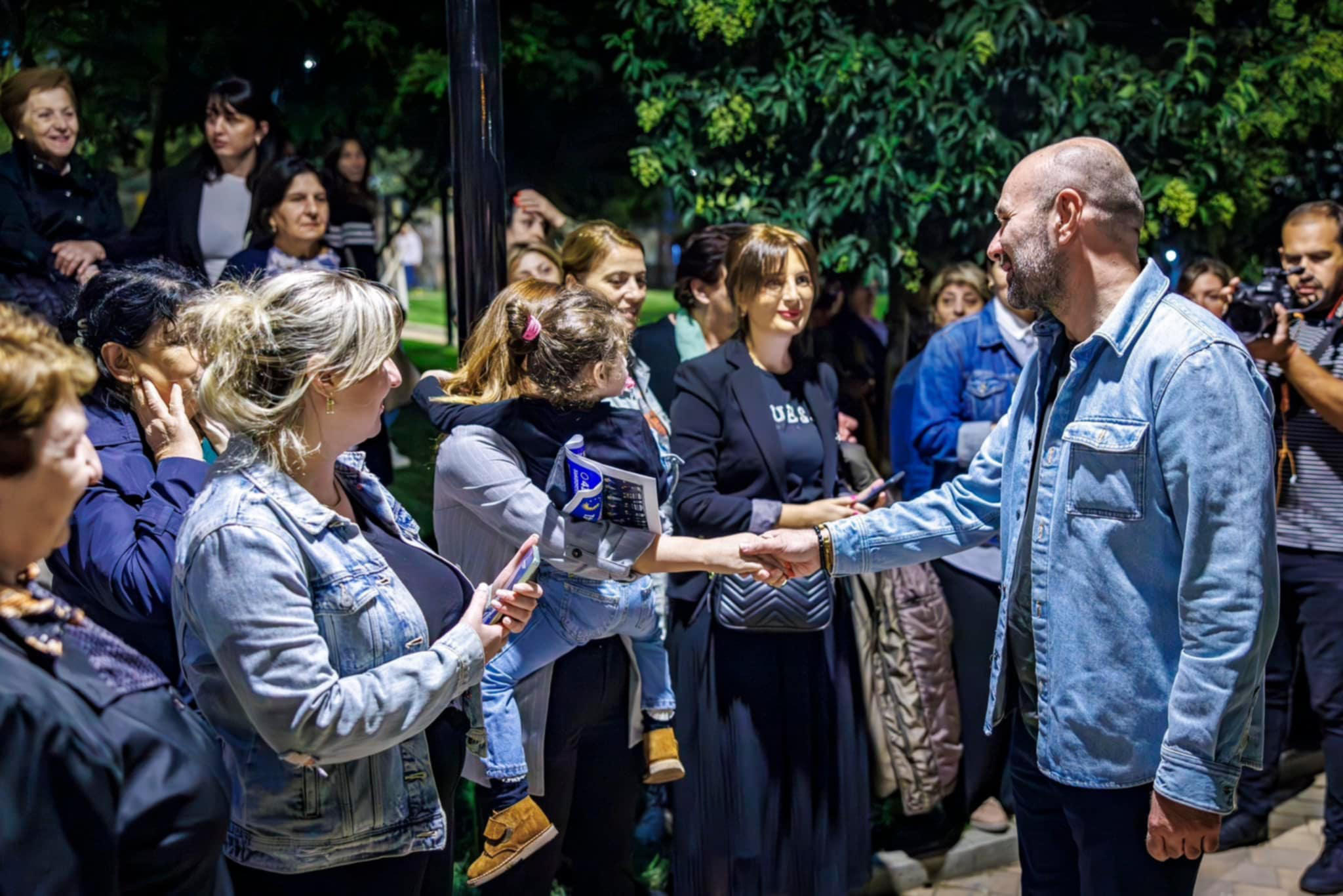 „ქართული ოცნება - დემოკრატიული საქართველოს“ საბურთალოს დელეგატი აკაკი ალადაშვილი საარჩევნო კამპანიის ფარგლებში დიდი დიღმის მოსახლეობას შეხვდა