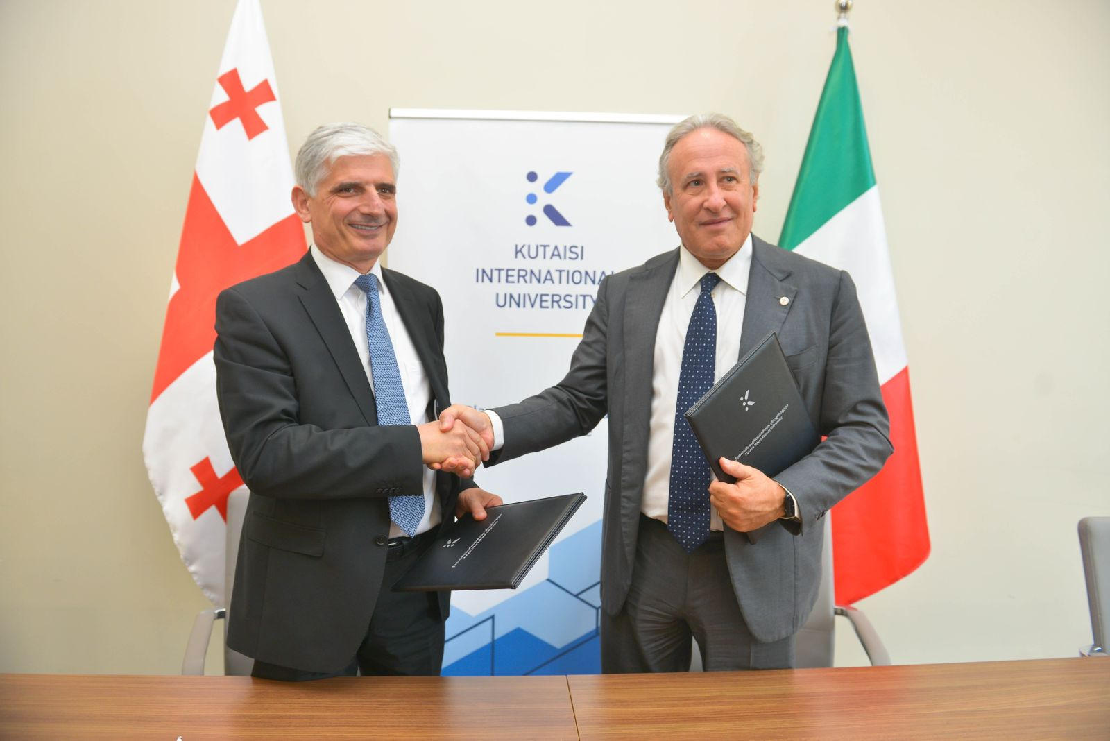 KIU-ს ნეაპოლის სახელმწიფო უნივერსიტეტის დელეგაცია ესტუმრა