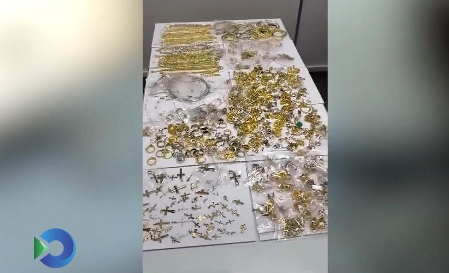 სარფის მებაჟე ოფიცრებმა ორ კილოგრამზე მეტი არადეკლარირებული ოქროს ნაკეთობები გამოავლინეს