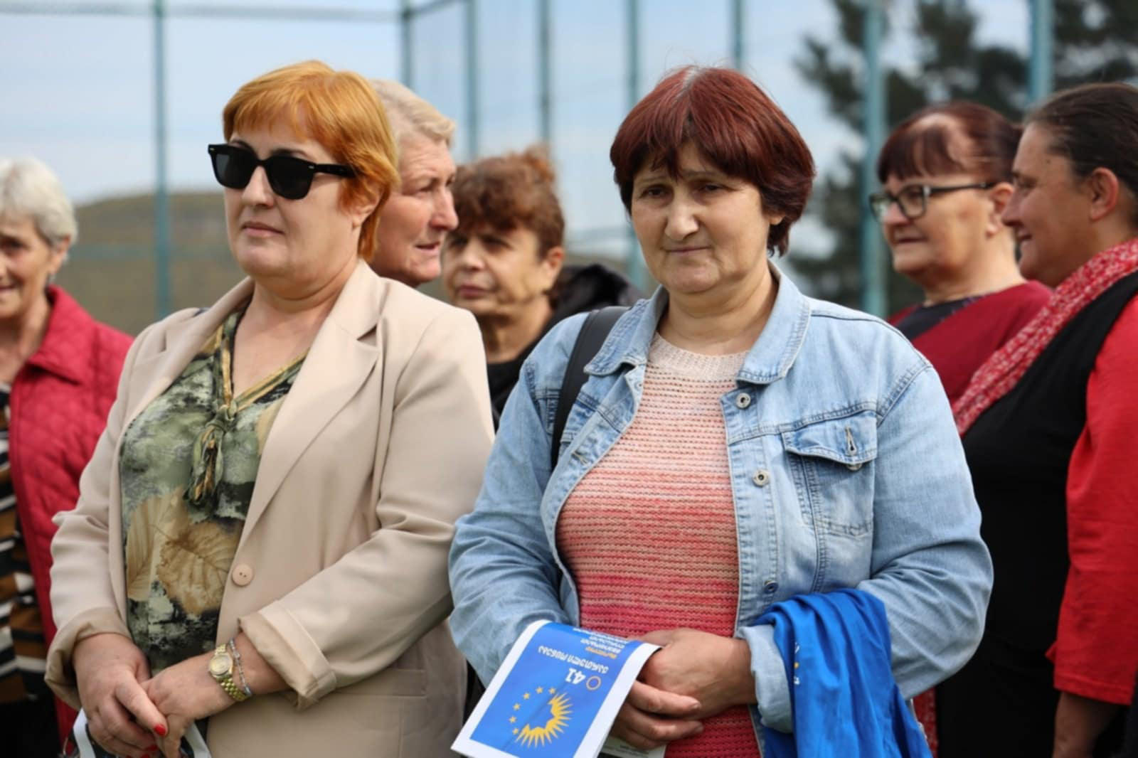 პარტია „ქართული ოცნება - დემოკრატიული საქართველოს“ დელეგატი დავით შერაზადიშვილი წინასაარჩევნო კამპანიის ფარგლებში ბოლნისის სოფლების მოსახლეობას შეხვდა