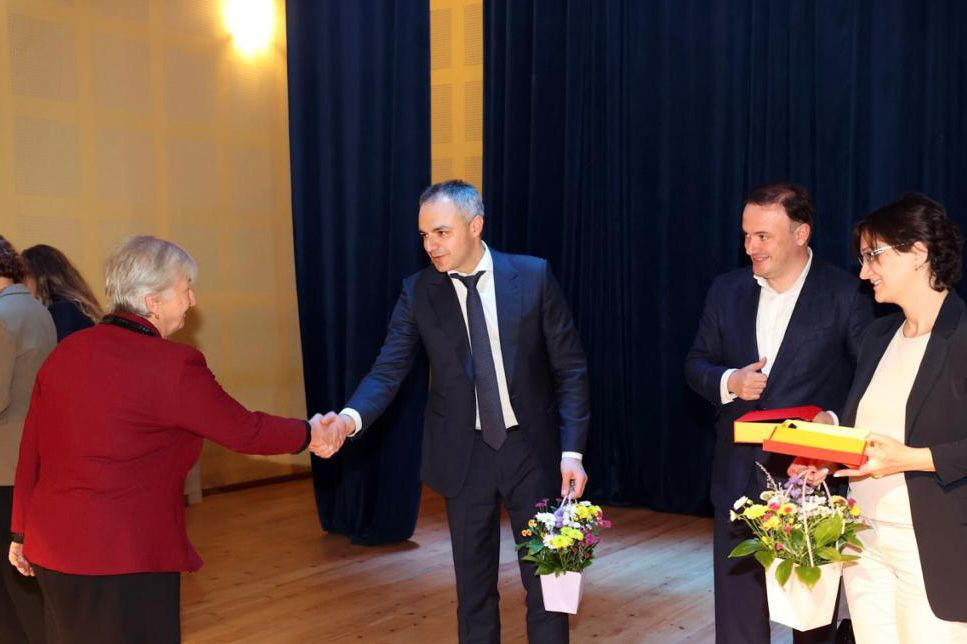 ალექსანდრე წულაძემ და ირაკლი ზარქუამ წალენჯიხის მუნიციპალიტეტის პედაგოგებთან შეხვედრა გამართეს