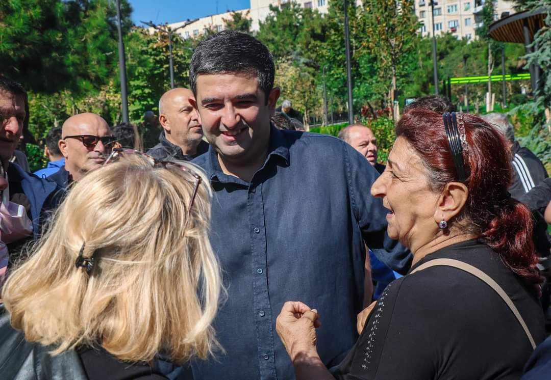 „ქართული ოცნების“  საარჩევნო კამპანიის ფარგლებში დელეგატი ნიკა ელისაშვილი ისნის რაიონის  მოსახლეობასთან შეხვედრებს აგრძელებს