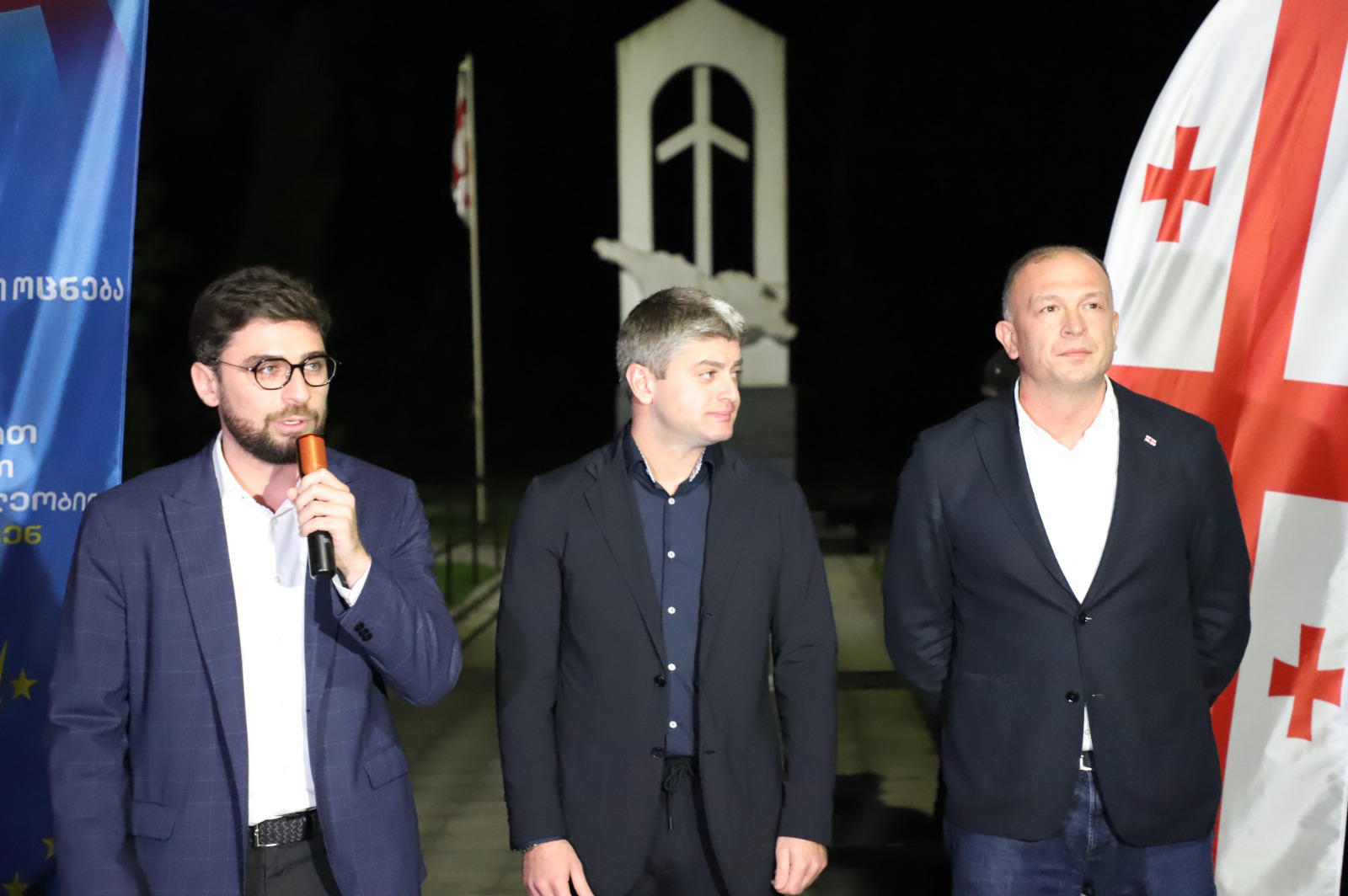 ლევან მგალობლიშვილი ფოთში მცხოვრებ აფხაზეთიდან დროებით დევნილ მოსახლეობას შეხვდა