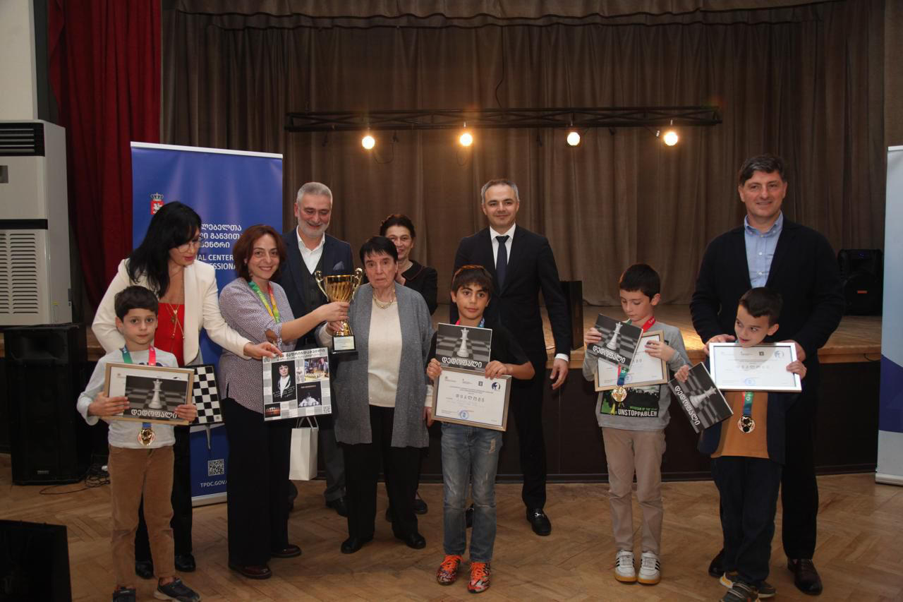 საქართველოს პირველი სასკოლო საჭადრაკო ოლიმპიადის „ნონა გაფრინდაშვილის თასის“ გამარჯვებულთა დაჯილდოება გაიმართა