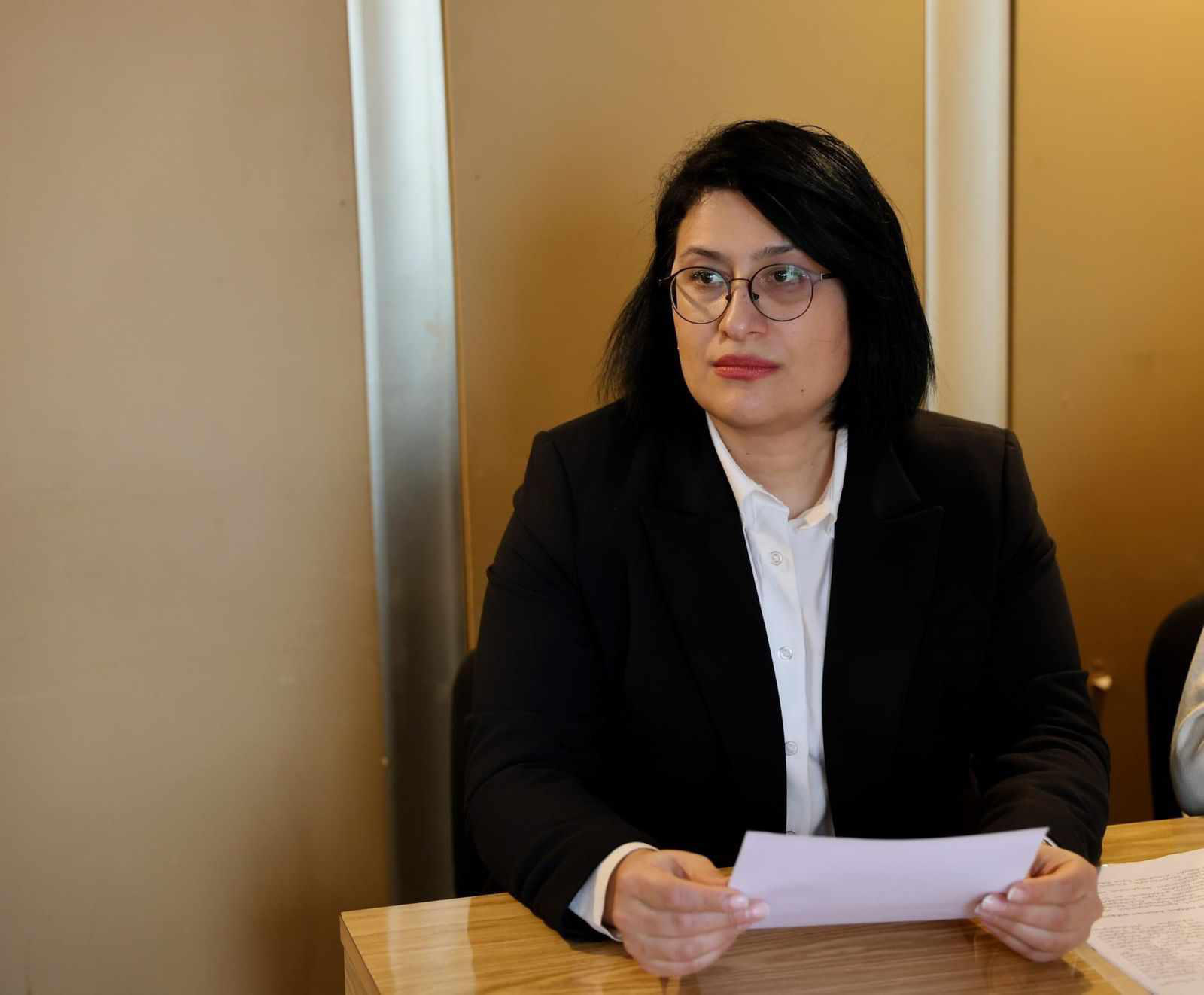 ქეთევან ხომერიკი - ოზურგეთის ცენტრში, განახლებული შენობები პლაკატების განსათავსებლად გამოიყენეს პარტია “გახარია საქართველოსთვის” წარმომადგენლებმა - გარემონტებული კორპუსების იერსახე დაამახინჯეს