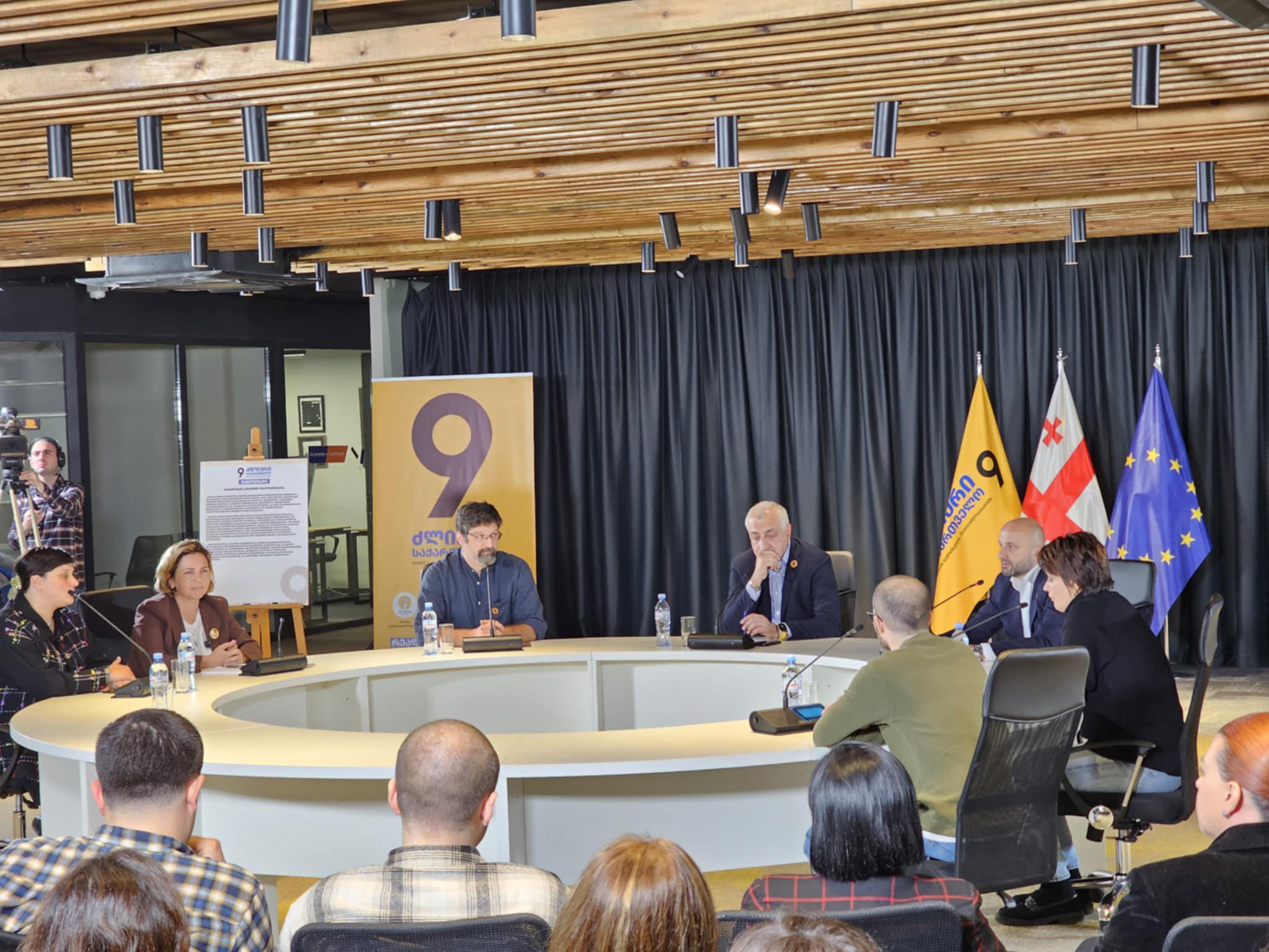 კოალიცია „ძლიერი საქართველოს“ ლიდერებმა განათლების სისტემის დეპოლიტიზების შესახებ მანიფესტს მოაწერეს ხელი