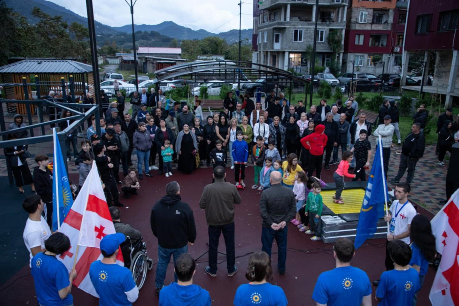 „ქართული ოცნების“ დელეგატი აჩიკო ბერიძე საარჩევნო კამპანიას ხელვაჩაურში აგრძელებს