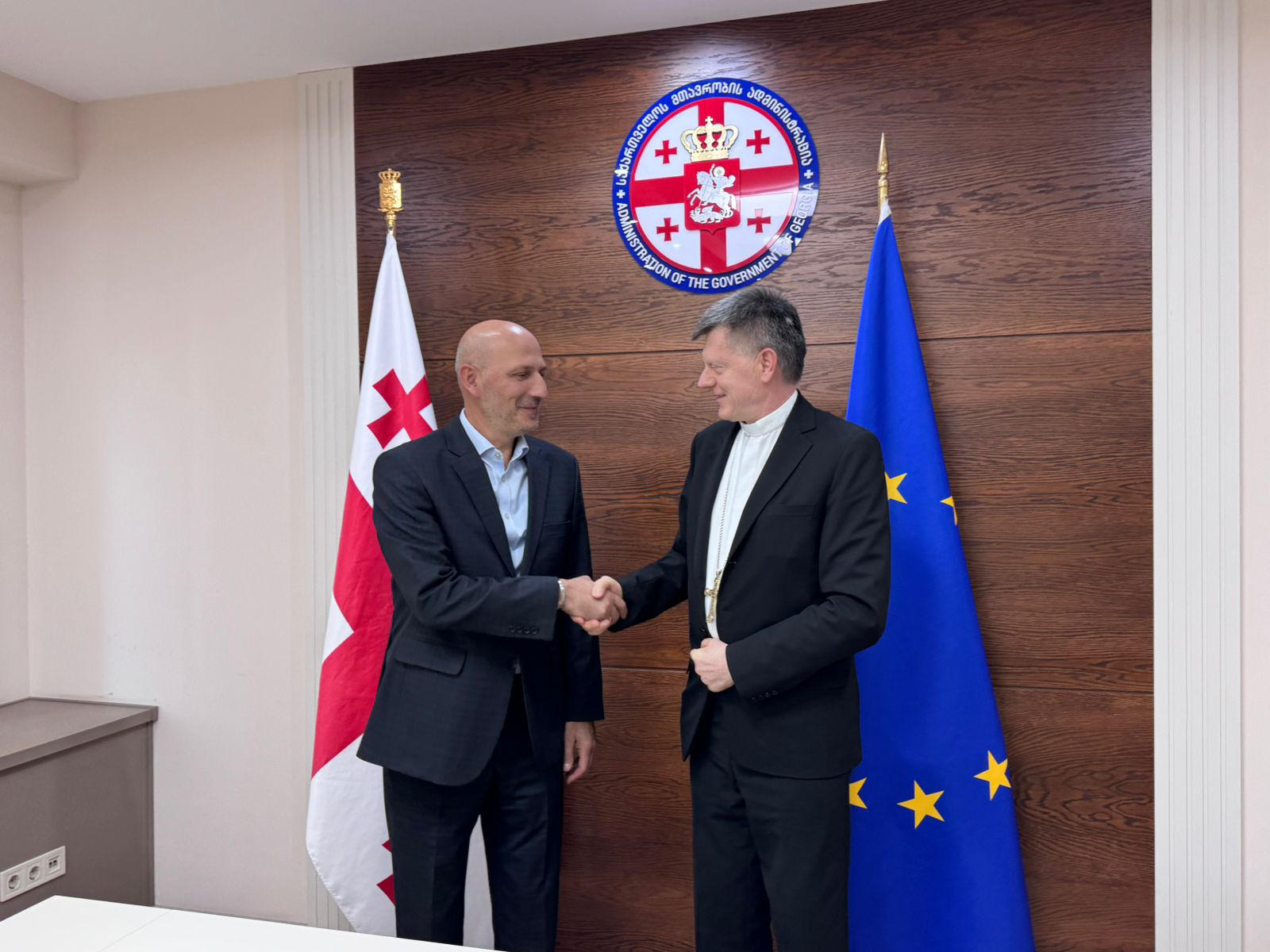 ზაზა ვაშაყმაძე ვატიკანის ელჩს შეხვდა
