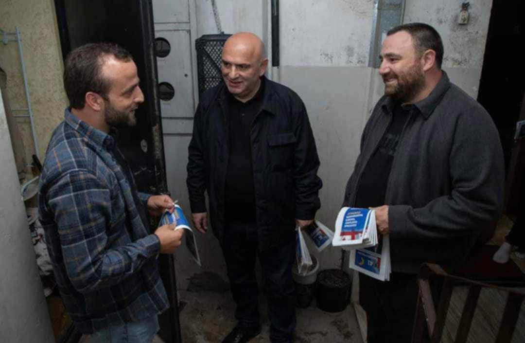 „ქართული ოცნება - დემოკრატიული საქართველო“ წინასაარჩევნო კამპანიის ფარგლებში კარდაკარ შემოვლის პრინციპით, ბათუმში,  ჯავახიშვილის ქუჩის მცხოვრებლებს შეხვდა