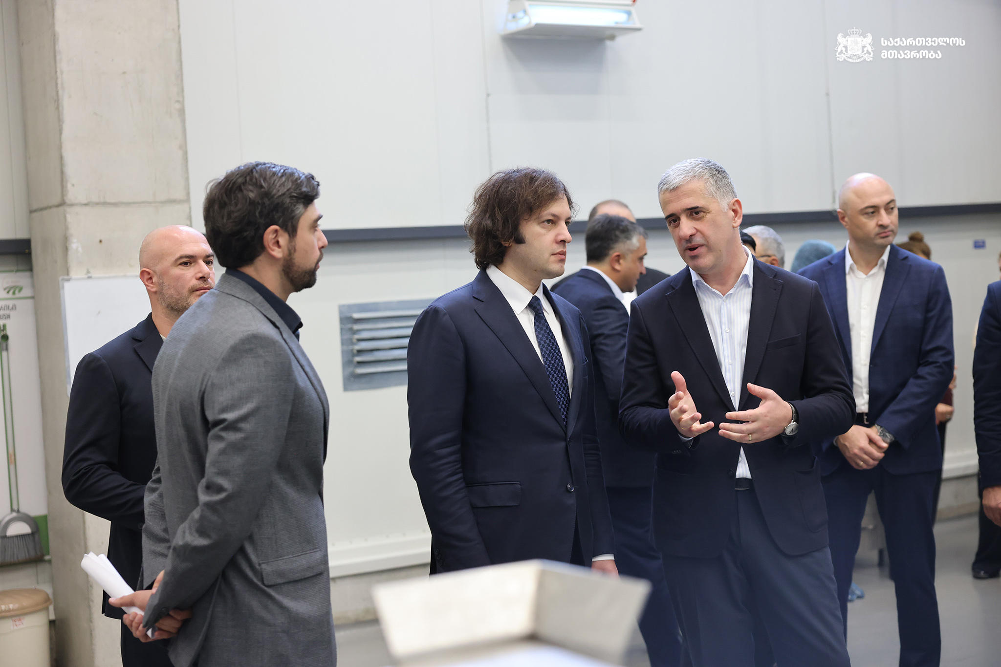 ირაკლი კობახიძემ ზუგდიდში თხილის გადამამუშავებელი საწარმო დაათვალიერა
