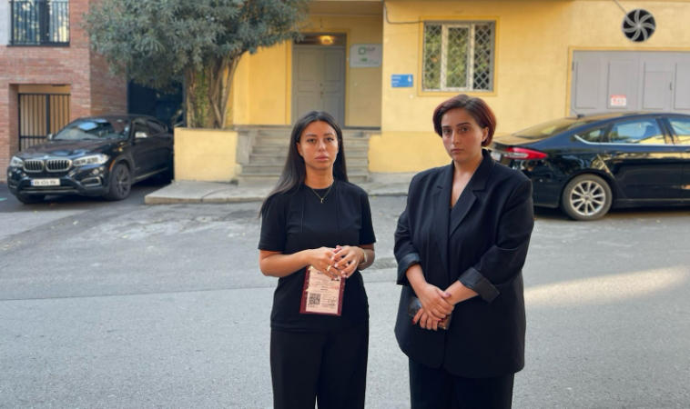 "ერთიანობა-ნაციონალური მოძრაობა"  -  პარტიის წარმომადგენლებს ისნის საოლქო-საარჩევნო კომისიის თავმჯდომარემ სპეციალურ სიაში შეყვანილი პირების გადამოწმების საშუალება არ მისცა, ხელისუფლებამ კი მათ "ტიტუშკები" მიუგზავნა