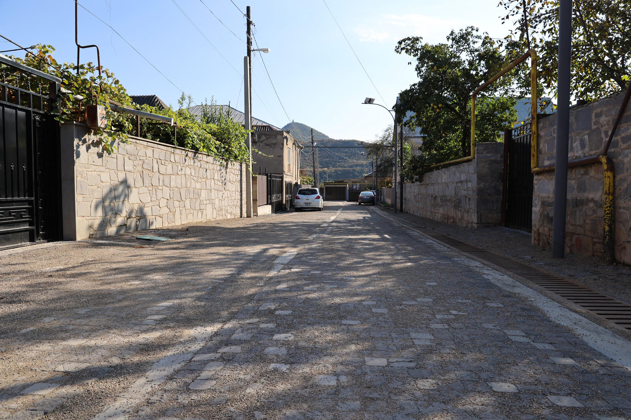 ქალაქ ბოლნისში, არსენ იყალთოელის ქუჩაზე, გზის კეთილმოწყობის სამუშაოები დასრულდა