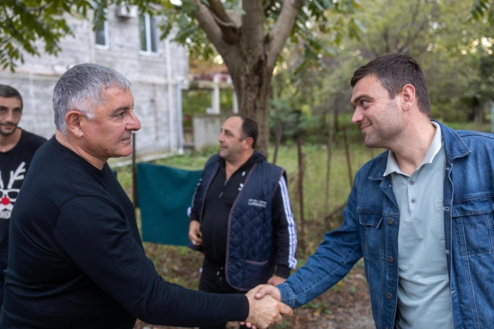 პარტია „ქართული ოცნება - დემოკრატიული საქართველოს“ დელეგატი გია ჭყონია წინასაარჩევნო კამპანიის ფარგლებში შეხვედრებს   ქობულეთის მოსახლეობასთან აგრძელებს