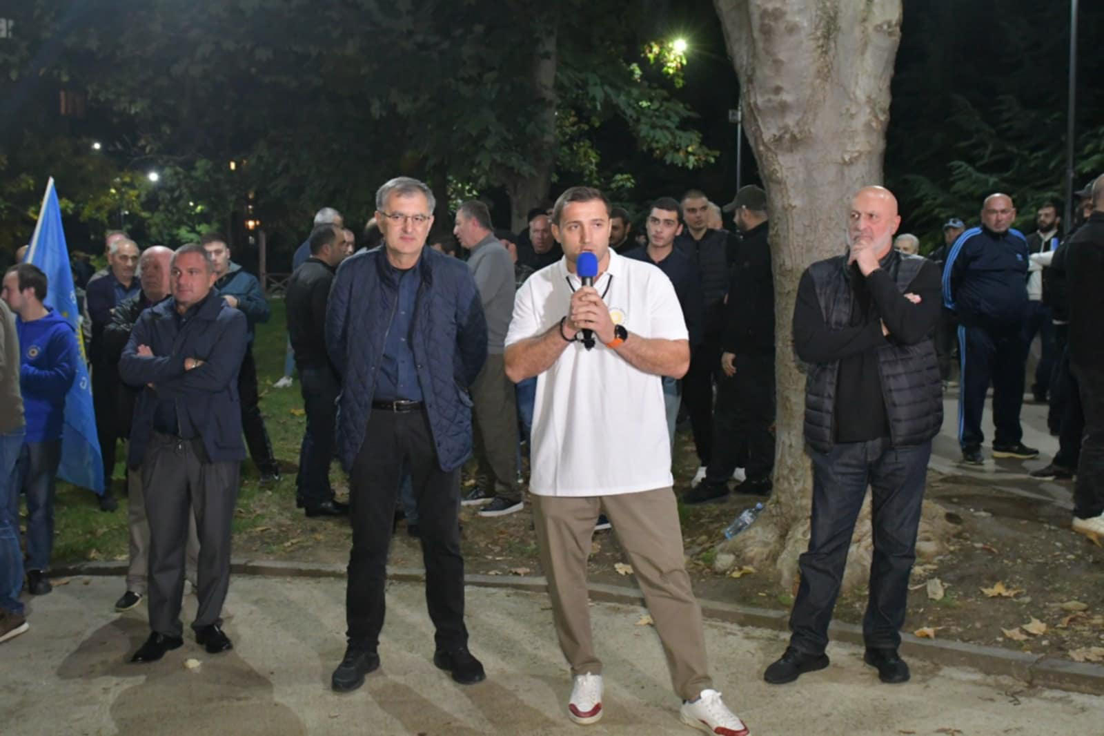 „ქართული ოცნების“ სამგორის რაიონის დელეგატი ვარლამ ლიპარტელიანი ვარკეთილის მოსახლეობას შეხვდა