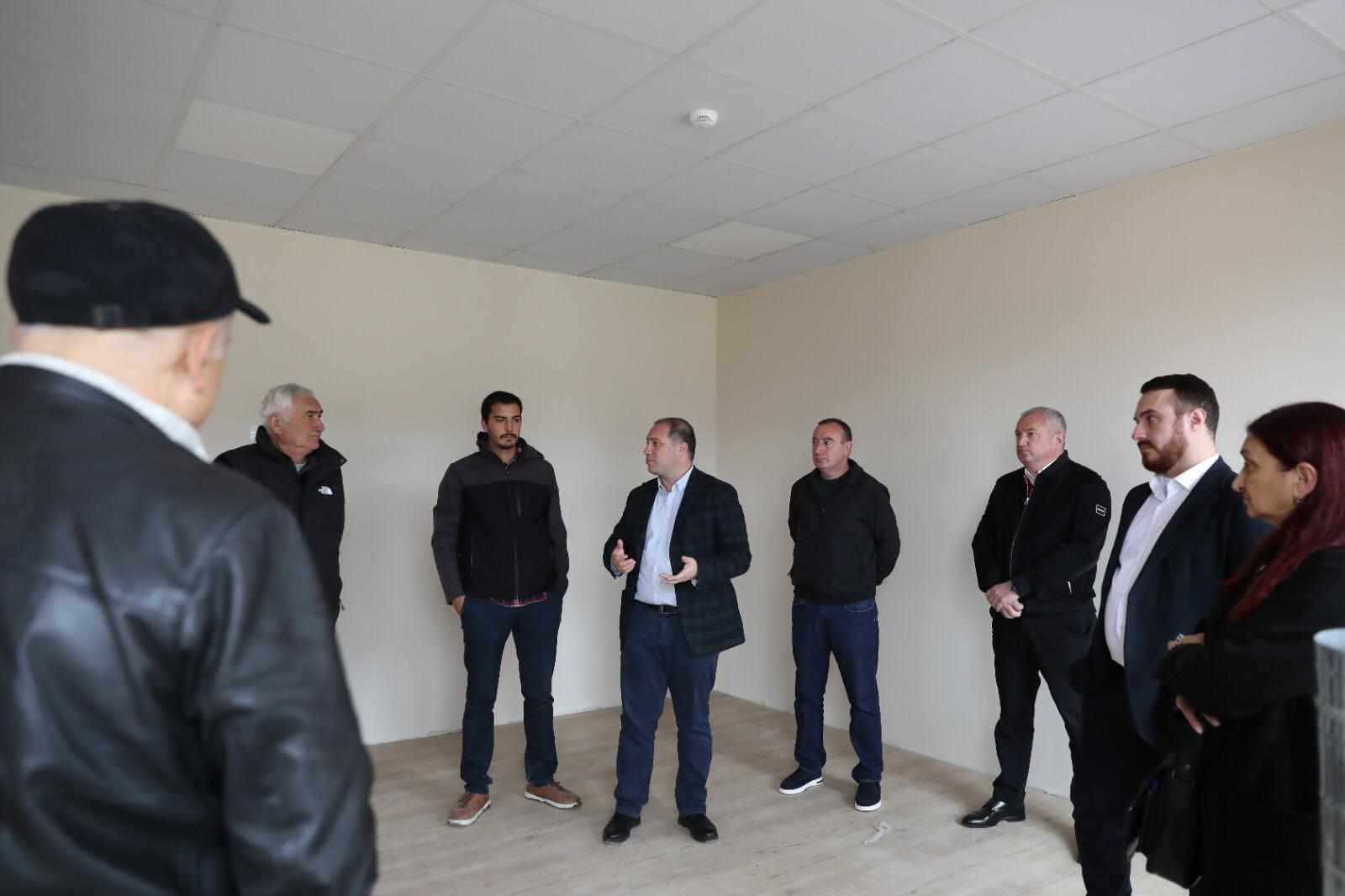 გივი მიქანაძე წალკაში პირველი საჯარო სკოლის  სარეაბილიტაციო სამუშაოებს  გაეცნო