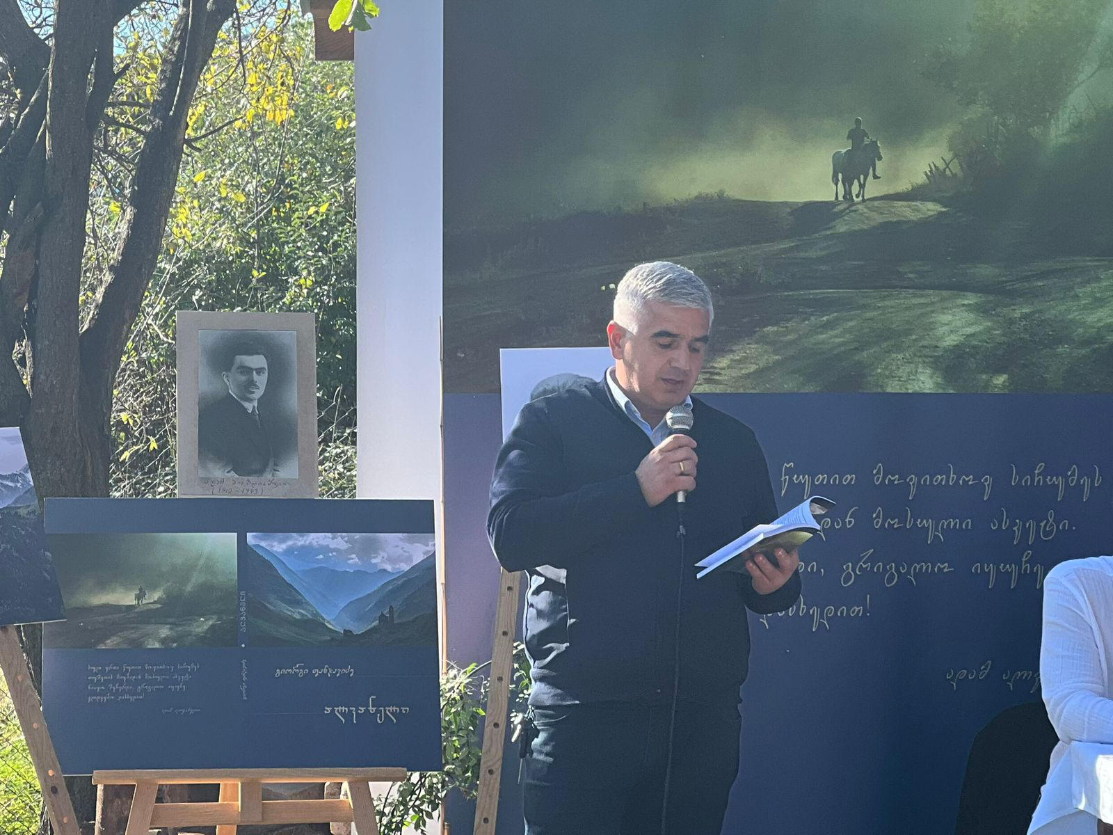 „ერთიანობა-ნაციონალური მოძრაობის“ ლიდერები ზემო ალვანში ადამ ბობღიაშვილის გმირობის ამსახველი წიგნის პრეზენტაციას დაესწრნენ