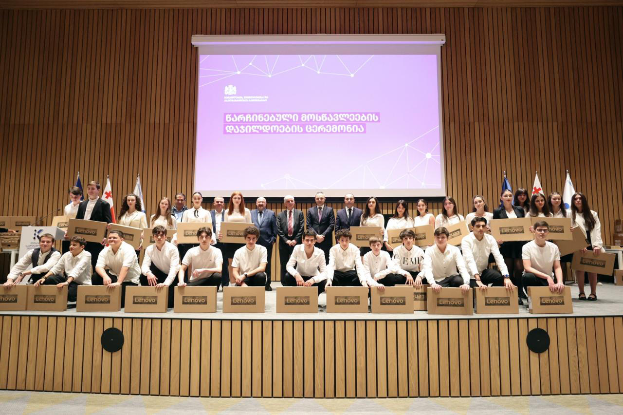ქუთაისის საერთაშორისო უნივერსიტეტში (KIU) წარჩინებულ მოსწავლეთა დაჯილდოება გაიმართა