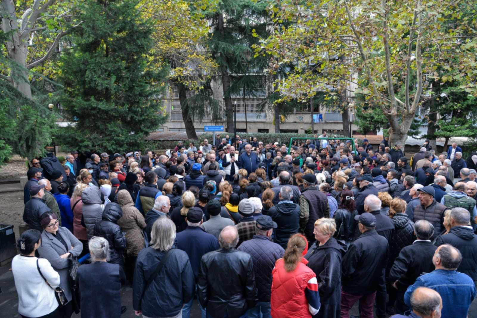 „ქართული ოცნების“ ნაძალადევის რაიონის დელეგატი ლოტკინისა და ძველი ნაძალადევის მოსახლეობას ხვდება