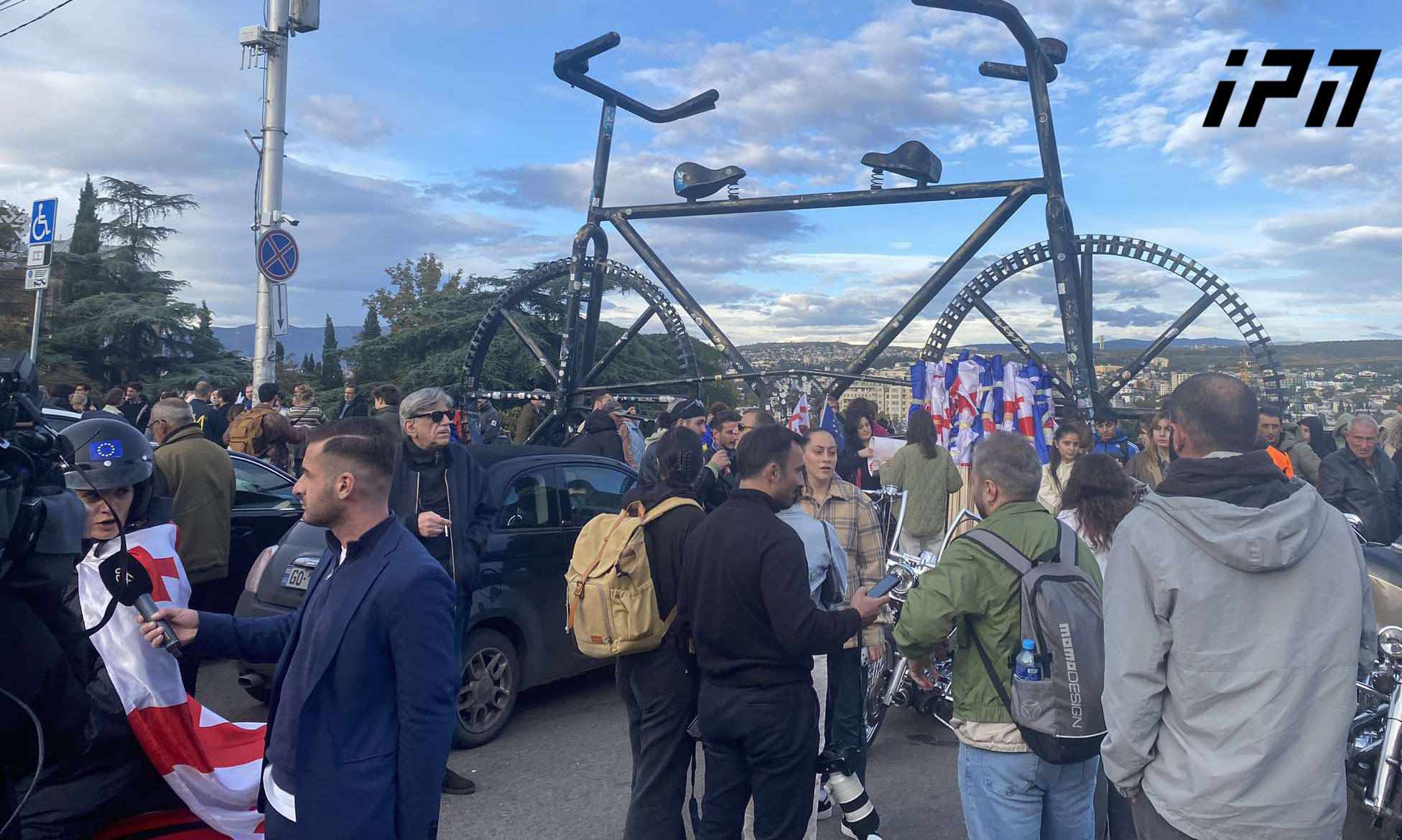 მარშის - „საქართველო ირჩევს ევროკავშირს“ მონაწილეები რეპუბლიკის მოედანზეც იკრიბებიან