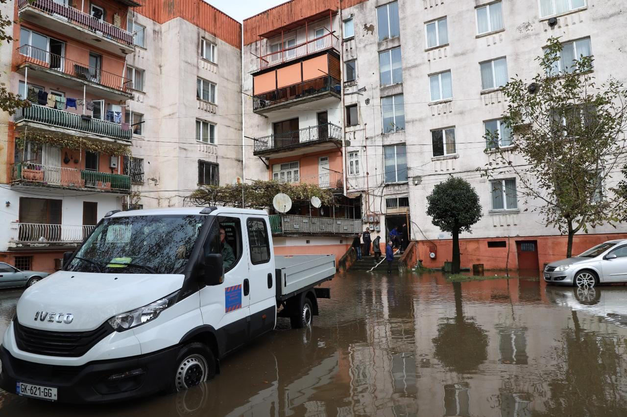 ფოთში, სტიქიის გამო, სკოლებსა და საბავშვო ბაღებში სასწავლო და სააღმზრდელო პროცესი შეჩერდა