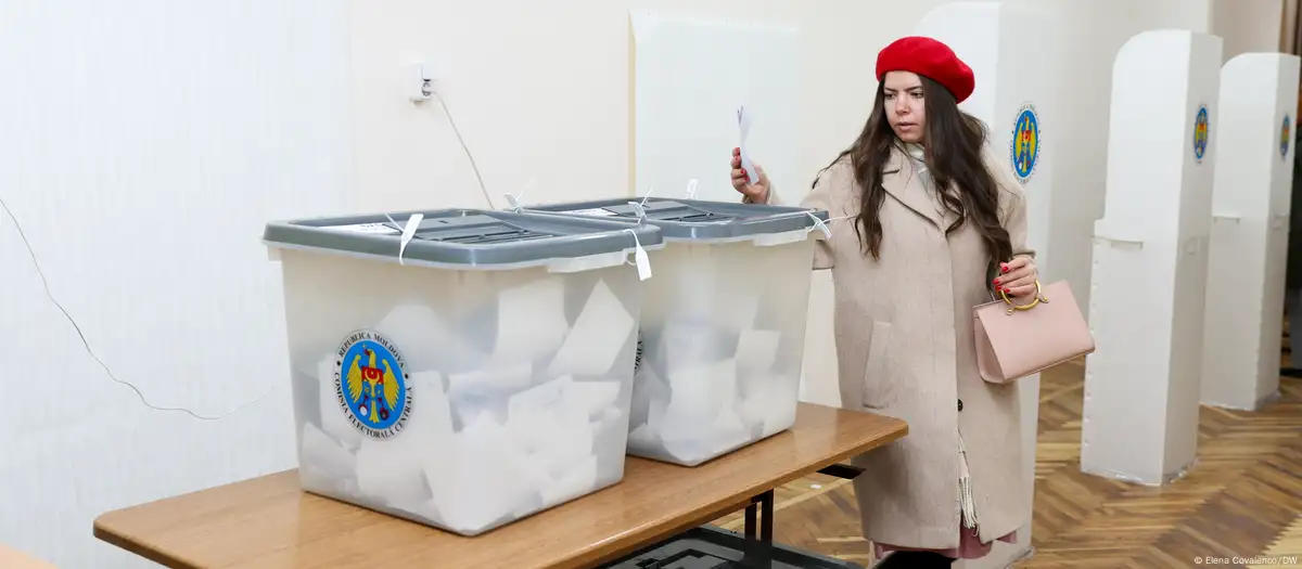 წინასწარი შედეგებით, მოლდოვაში ამომრჩეველთა 50%-ზე მეტმა ხმა ევროკავშირში გაწევრიანების კურსის წინააღმდეგ მისცა, საპრეზიდენტო არჩევნებში კი მაია სანდუ ლიდერობს