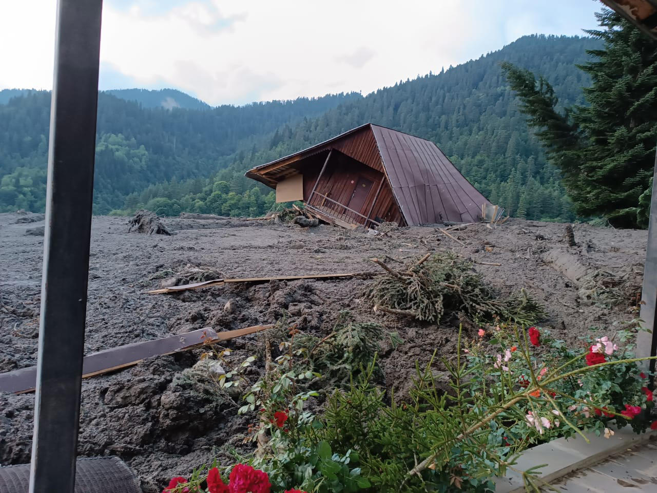 სასტუმრო „სანსეტ შოვი“ - სადაზღვევო კომპანია შოვში სტიქიით დაზარალებულ „სანსეტ შოვს“ ანაზღაურებას არ უხდის