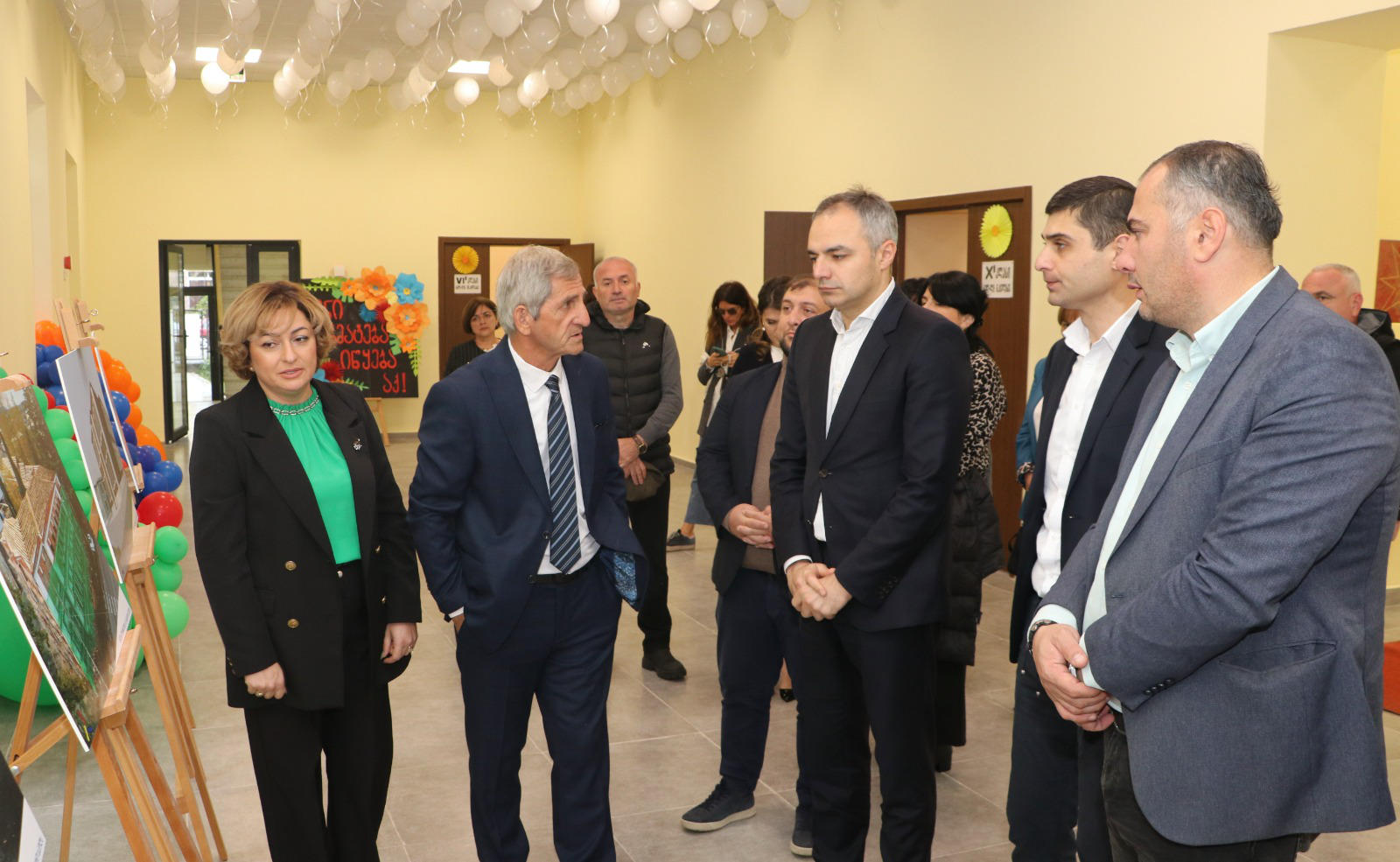 ალექსანდრე წულაძემ ლანჩხუთში ახლად რეაბილიტირებული პირველი საჯარო სკოლა გახსნა