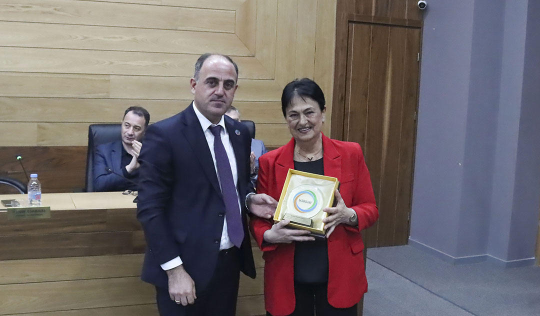სემეკის საქმიანობის განვითარებაში შეტანილი წვლილისთვის დავით ნარმანიამ სემეკის თანამშრომლები დააჯილდოვა